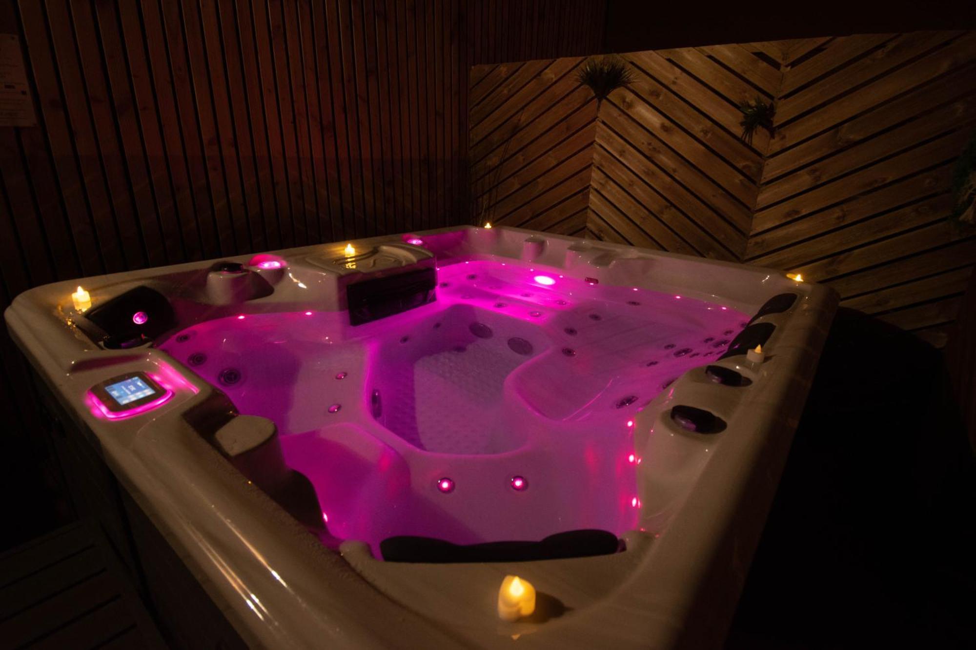 Studio Les 2 Fees - Jacuzzi - Deco Feerique Montfort-sur-Meu Kültér fotó
