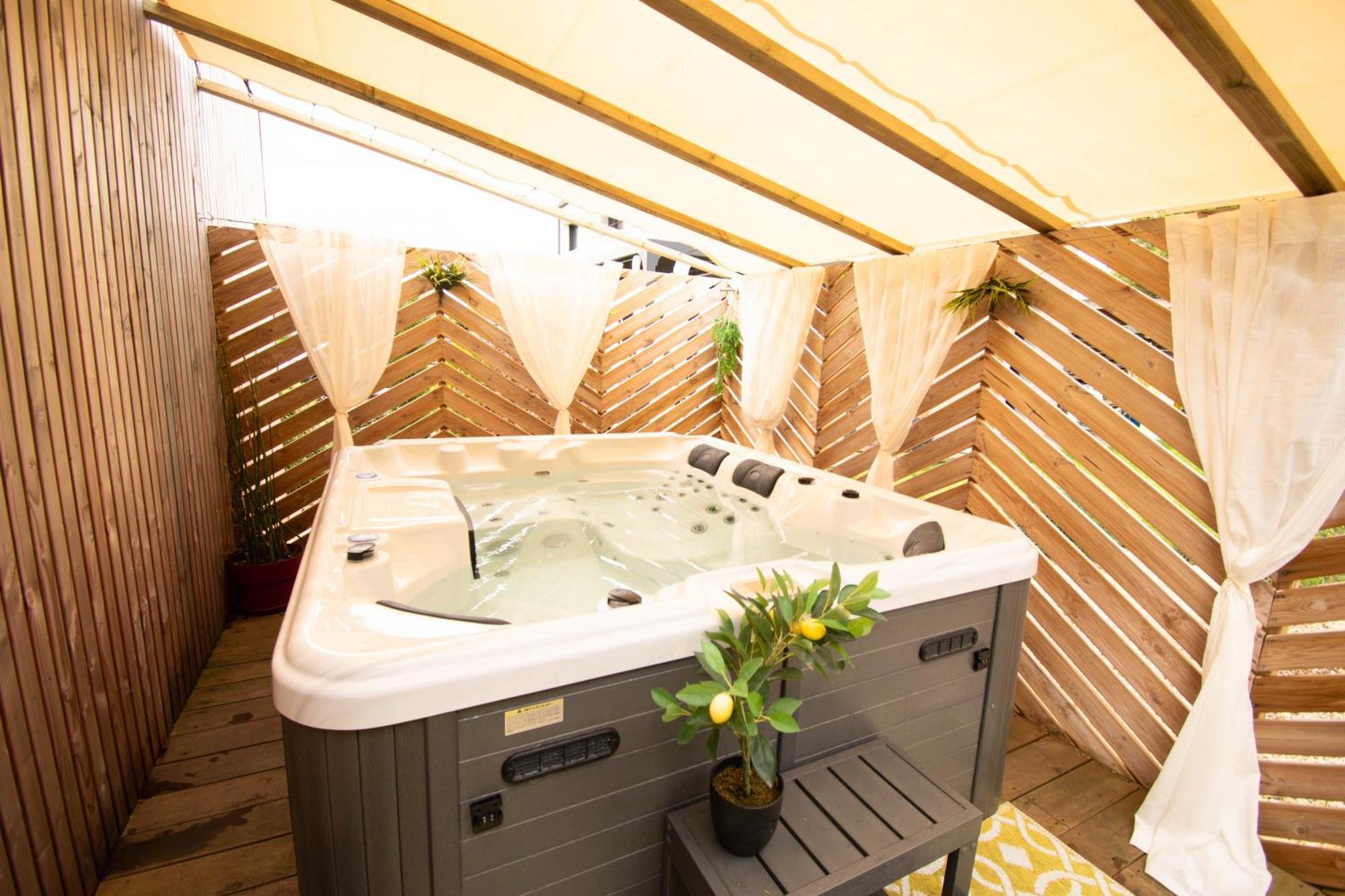 Studio Les 2 Fees - Jacuzzi - Deco Feerique Montfort-sur-Meu Kültér fotó