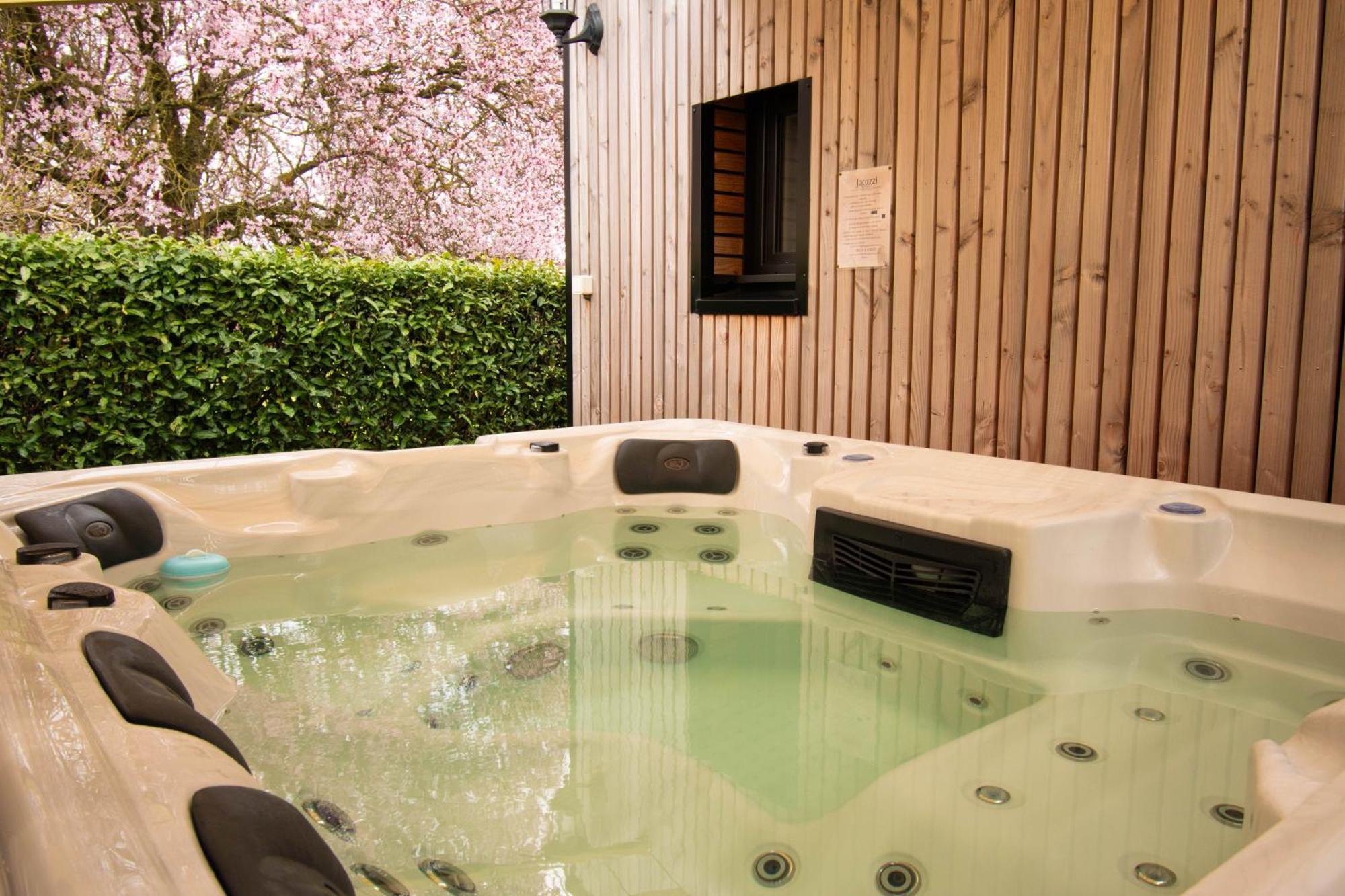 Studio Les 2 Fees - Jacuzzi - Deco Feerique Montfort-sur-Meu Kültér fotó